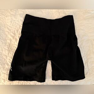 ONER ACTIVE SHORTS - SIZE M